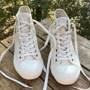 AMERICAN EAGLE 🦅 EYELET HI-TOPS  Sz 8